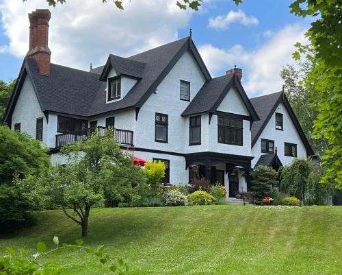 Norfolk Bed & Breakfast | Manor House Inn