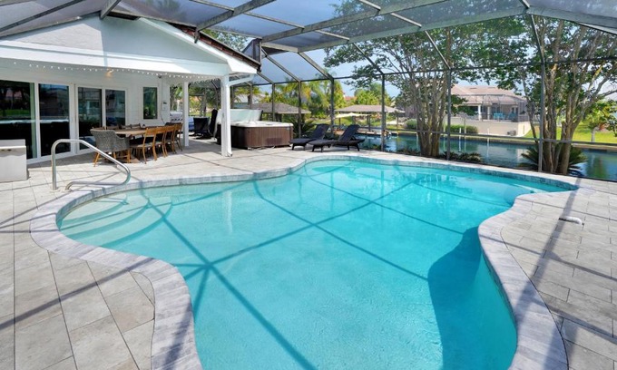 Palm Harbor House | Manor on the Canal
