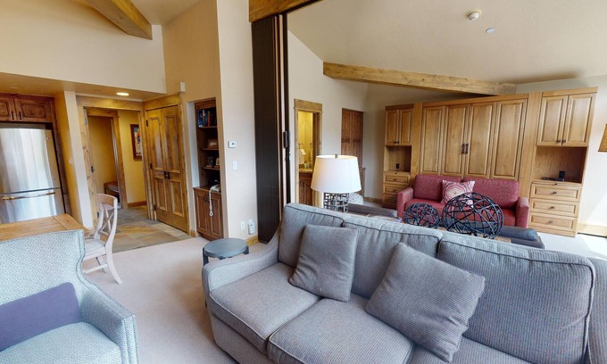 Vail Condo | Manor Vail Diamond Condo with Breakfast Included
