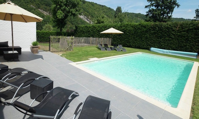 Hastiere-Lavaux Villa | Mansion by Meuse near Dinant Fortress