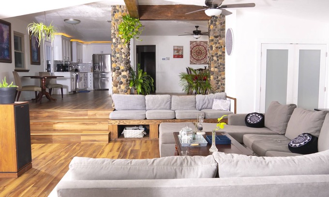 Rocky Ridge House | Mansion/Lakeview/Pool/Hot Tub/Mini Club/Firepit/Redlight Yoga/ Projectors