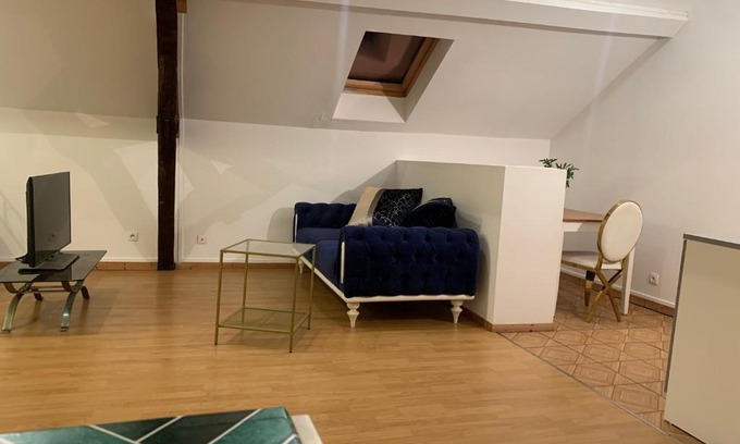 Mantes-la-Ville Apartment | Mantes home