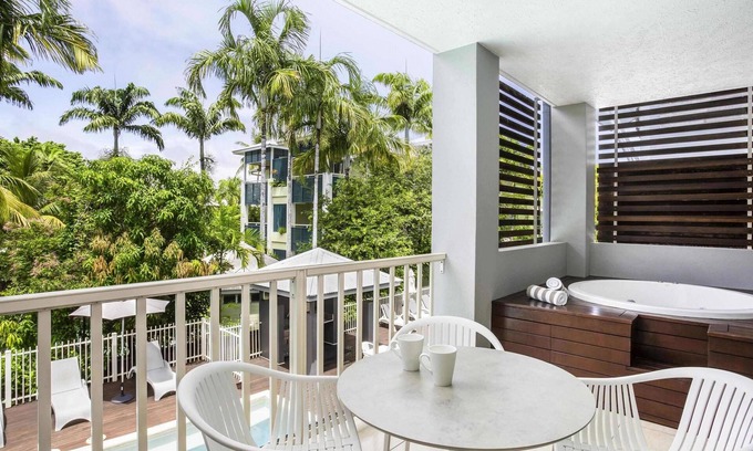 Port Douglas Apartment | Mantra Aqueous on Port