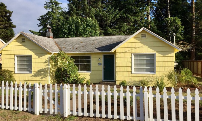 Manzanita House | Manzanita Beach Charmer! Dog Friendly Home with a Short Walk to Beach ~MCA#1012