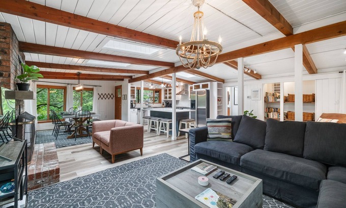 Manzanita House | Manzanita Updated Dog Friendly 5 Min Walk to Beach, Office great for remotework!