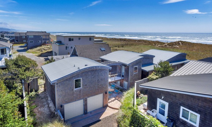 Manzanita House | Manzanita Waves House: Luxury Oceanfront Short-Term Vacation Rental