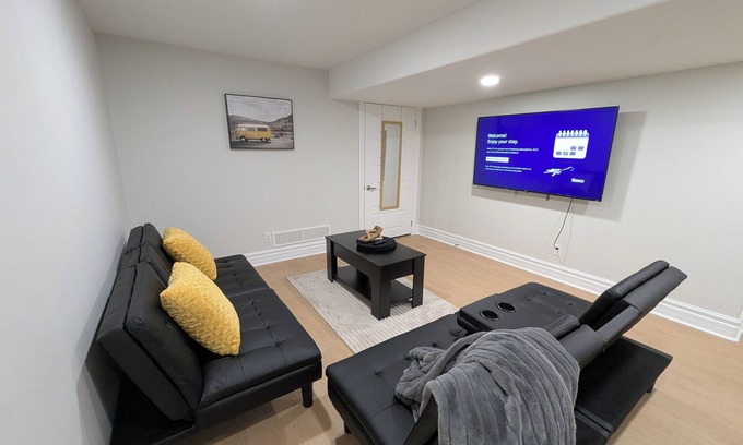 Riverside House | Maple & Chill - Stay ‘eh’-mazing! Near border, EV charge & all things Windsor-y!