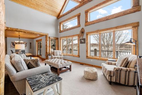 Buffalo House | Maple Lake Chalet