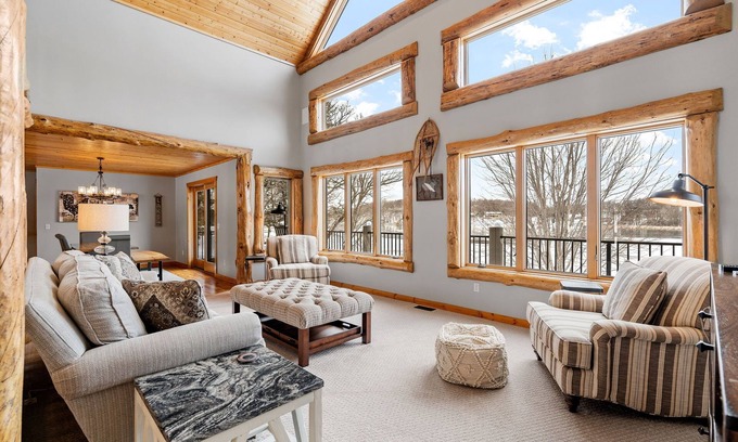 Buffalo Cottage | Maple Lake Chalet