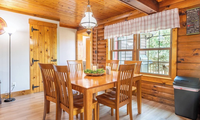 Millersburg House | Maple Leaf Cabin | 4 Bed, 2 Bath