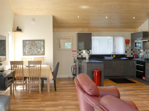 Otterburn House | Maple Lodge