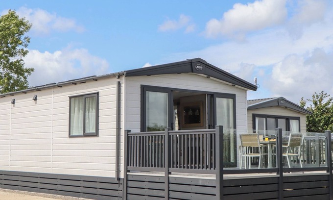 Teigngrace Cottage | MAPLE LODGE, pet friendly, country holiday cottage in Kingsteignton