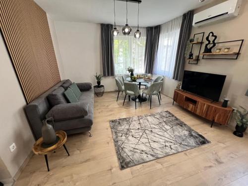 Corvin negyed Apartment | Maple Tree Budget Apartments