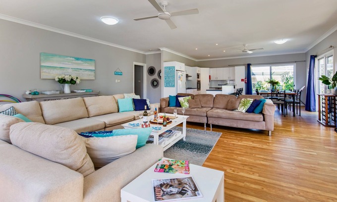 Callala Beach House | Mar-Lin’s Beach House, Great for family holidays, 3 min walk to beach, Free wifi