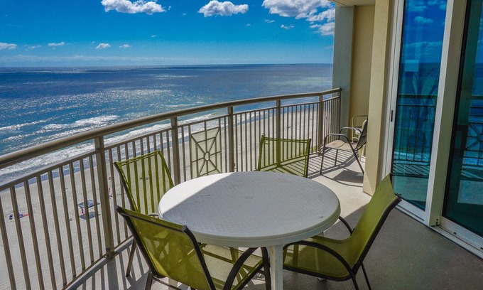 Ocean Drive Apartment | Mar Vista Grande #1006 - 3 Bed 3 Bath Ocean Front w/ Beach Locker