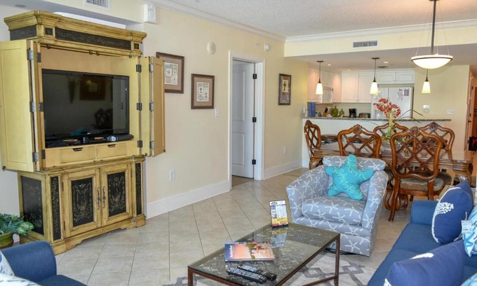 Ocean Drive Apartment | Mar Vista Grande 1102 condo