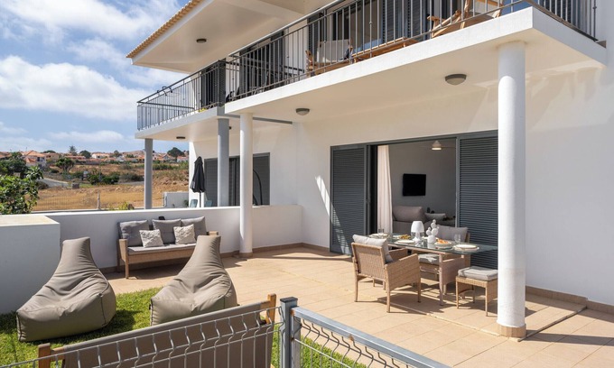 Campo de Baixo House | MarAnteMar – Refuge between Sea and Tranquillity