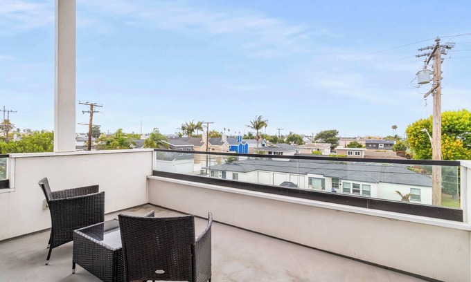 Yorktown House | @ Marbella Lane - Luxi 4BR Haven w/Skyscape Views