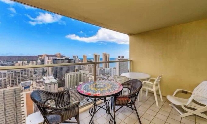 Waikiki Apartment | @ Marbella Lane - Wind'kissed Oceanfront Seascape