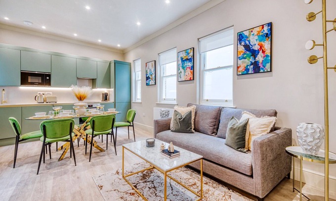 Bryanston and Dorset Square Apartment | Marble Arch Suite 2-Hosted by Sweetstay