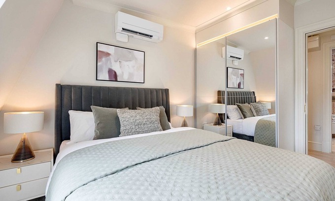 City of Westminster Apartment | Marble Arch Suite 8-hosted by Sweetstay
