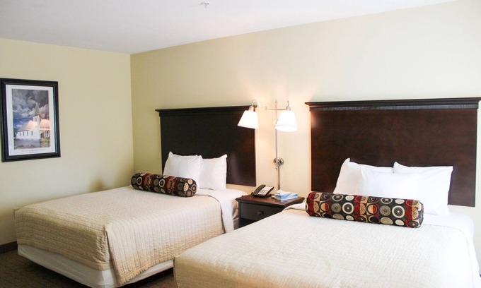 Kelleys Island Hotel | Marblehead Suite at Kelley's Island Venture Resort