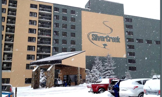 Snowshoe Condo | March Deals - Silvercreek Lodge! 2BDR/2Bath. Ski In/Out, Wifi, Pool, Hot Tub
