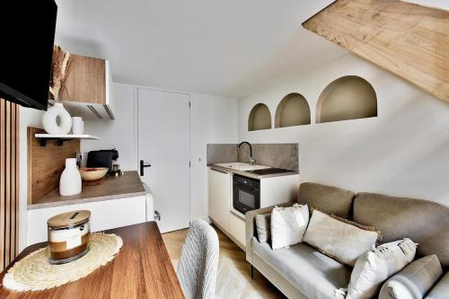 Jules Ferry - Recamier Apartment | Marcil Superb Apartment