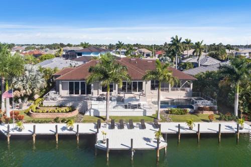 Marco Island House | Marco Polo by AvantStay Waterfront 5BDR Pool Spa Fire Pit Walk to Beach