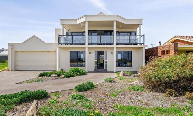 Aldinga Beach House | Mareblue Villa ~ Aldinga Beach - Panoramic views & perfect for the whole family