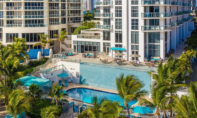 Sunny Isles Beach Hotel | Marenas Ocean View Apartment
