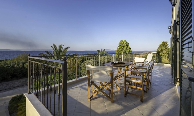 Vagia Villa | Marfaia villa by the sea.