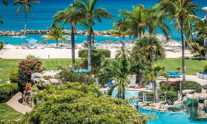 Seven Mile Beach Hotel | Margaritaville Beach Resort Grand Cayman