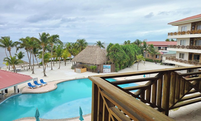 San Pedro Condo | MargaritaVils Luxury 3 BR/3 BA Beachfront Condo - Ambergris Caye, Belize