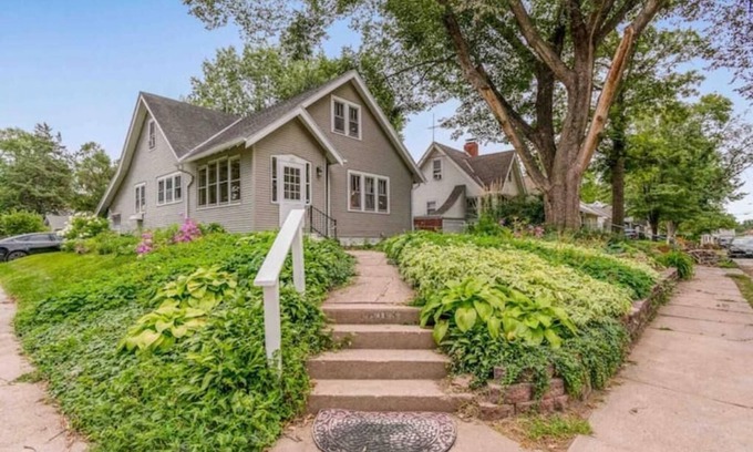 Aksarben - Elmwood Park House | Margaux’s Manor - Clean, eclectic, kid friendly