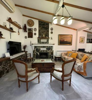 Vasa Koilaniou House | Maria's Paliomylos House