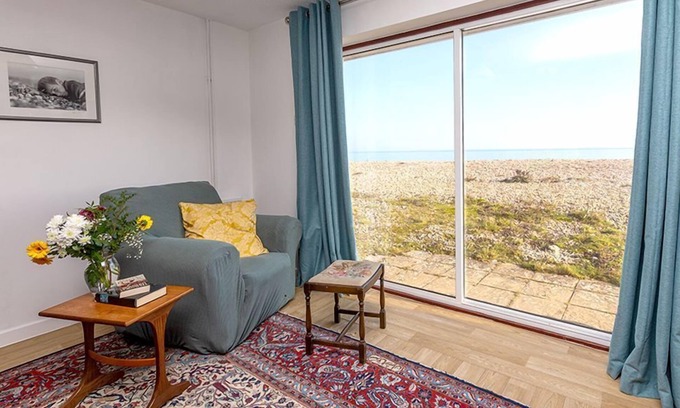 Pagham House | Marie's Cottage, Pagham - a bungalow that sleeps 4 guests in 2 bedrooms