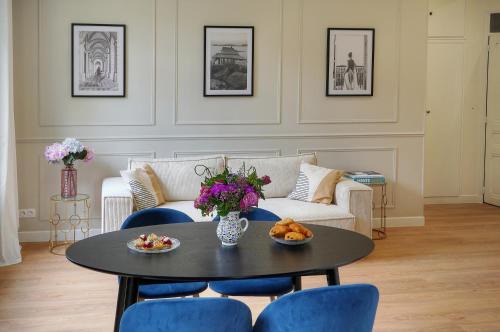 Cannes City Centre Apartment | Marigold - 2 Bed 2 bath - AC - 8 min from Palais