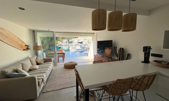 Le Grau-Du-Roi Apartment | Marina 2 rooms 6 pers, feet in the water, Port Camargue 5 minutes beach!