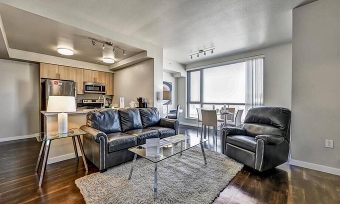 Del Rey Apartment | Marina 2BR nr LAX Attractions & mins to the Beach | MDR