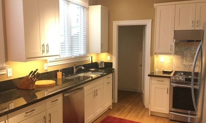Marina District Condo | MARINA, Centrally located with Parking