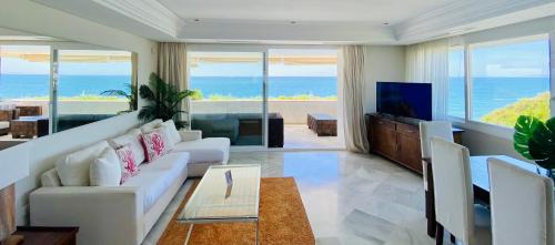 Golden Mile Apartment | Marina Mariola by Coral Beach