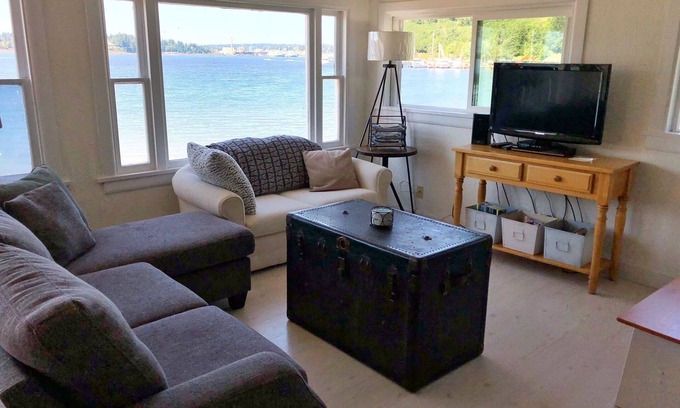 West Hills House | Marina View Cottage on the Ocean