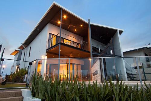 Bayview House | Marina Views Townhouse