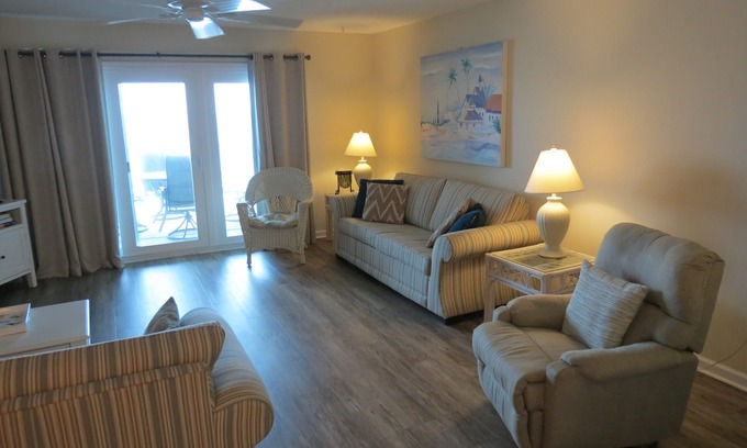 Biltmore Beach Condo | Mariner East-Huge Top Floor Balcony - Flat Screen TV! 6th floor, sleeps 6