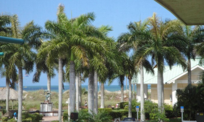 Marco Island Condo | Mariner of Marco, 2 Bedroom, 2 Bath, Gulf view, across the street from beach