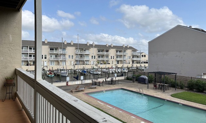 El Lago Condo | Mariner's Village Tranquility