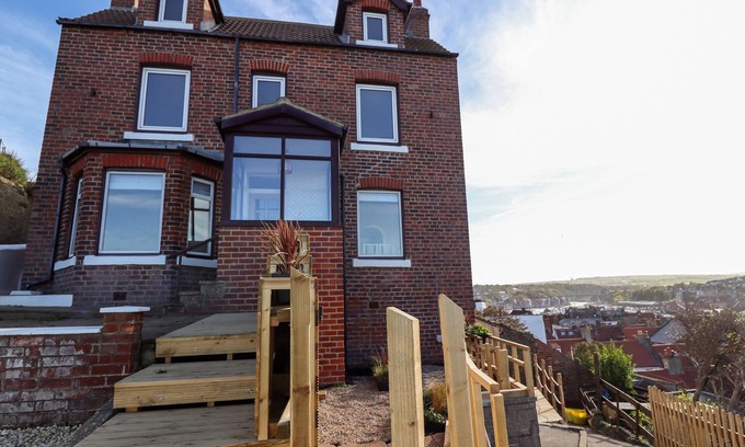 Whitby House | MARINER'S WATCH, pet friendly, character holiday cottage in Whitby