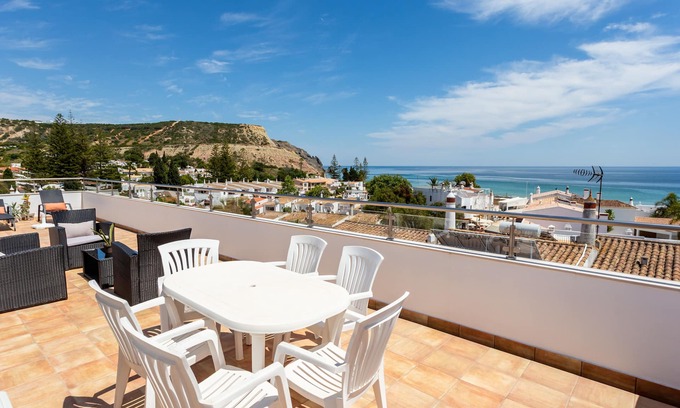 Praia da Luz Apartment | Mariners (2) - Bright and stylish apartment - 2 minute walk to the beach