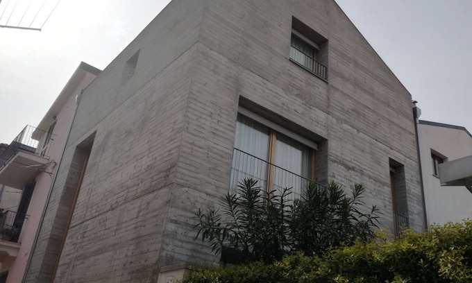 Ortona House | Mario's house among the houses